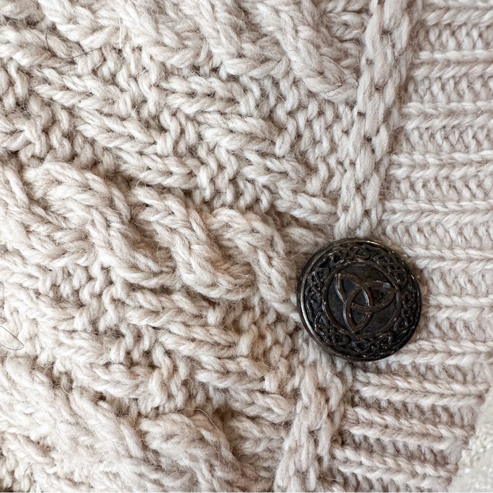ARAN Irish Cardigan Women's 100% Merino Wool Aran Zipper Poncho Front Pockets - Picture 4 of 8